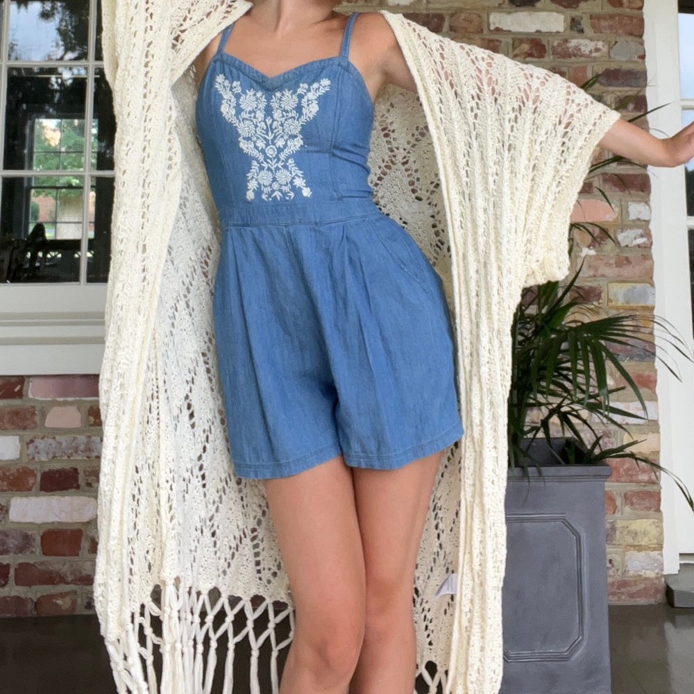 Adorable American Eagle knit kimono.